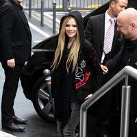 Avril Lavigne is all smiles as she leaves her Paris hotel photos | Picture 77867